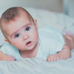 Fuck, je kindje is zóóó vroeg wakker…  Daar kunnen enkel 4 redenen voor zijn!