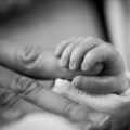 Onze verpleegkundige van de neonatologie probeert prachtige herinneringen te maken met de ouders en preemie! Hoe?! Lees snel mee!