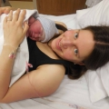 Bevallingsverhaal: “Ik was zo blij met mijn baby, dat ‘het’ een half uur bij mij lag, zonder dat ik het geslacht wist, haha’