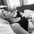 Bevallingsverhaal: “De verloskundige had expres gewacht met de vliezen doorprikken, want anders had het heel snel kunnen gaan”