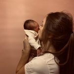 EXCLUSIEF: Lieke van populaire “kindermusthaves” vertelt over haar bevalling op de baarkruk