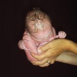 Bevallingsverhaal: “Sophie had een handje naast haar hoofd, toch is het me gelukt om zelfstandig thuis te bevallen!“