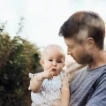 VIRAL: Goed gesprek tussen papa en baby