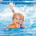 Zo leer je je kinderen zelf zwemmen, 7 tips
