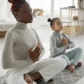 Mediteren met je kind draagt bij aan het geluksgevoel