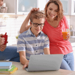 Mijn kinderen (14 en 16 jaar) moeten een deel van wat ze zelf verdienen aan ons geven