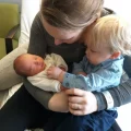 “Ik zit met duizenden vragen, mijn baby is thuis in de nacht overleden”