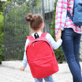 Emily: “De school van mijn dochter heeft dit jaar een rare regel in laten gaan” 
