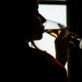 Hilde: “‘Ik moet overwerken vanavond”, zei ik. In werkelijkheid zat ik aan mijn zesde glas wijn”