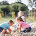 Angele: “Ik stapte bij het ophalen van mijn dochter vol verbazing de tuin binnen: ‘Wat een gezelligheid’, ik schrok, dit doe je toch niet als er iemand komt spelen?”